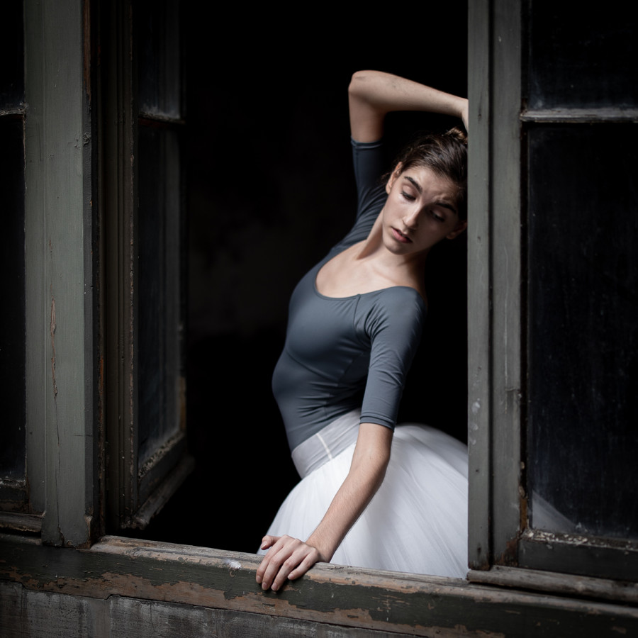 V18-0347-eosR-bailarina