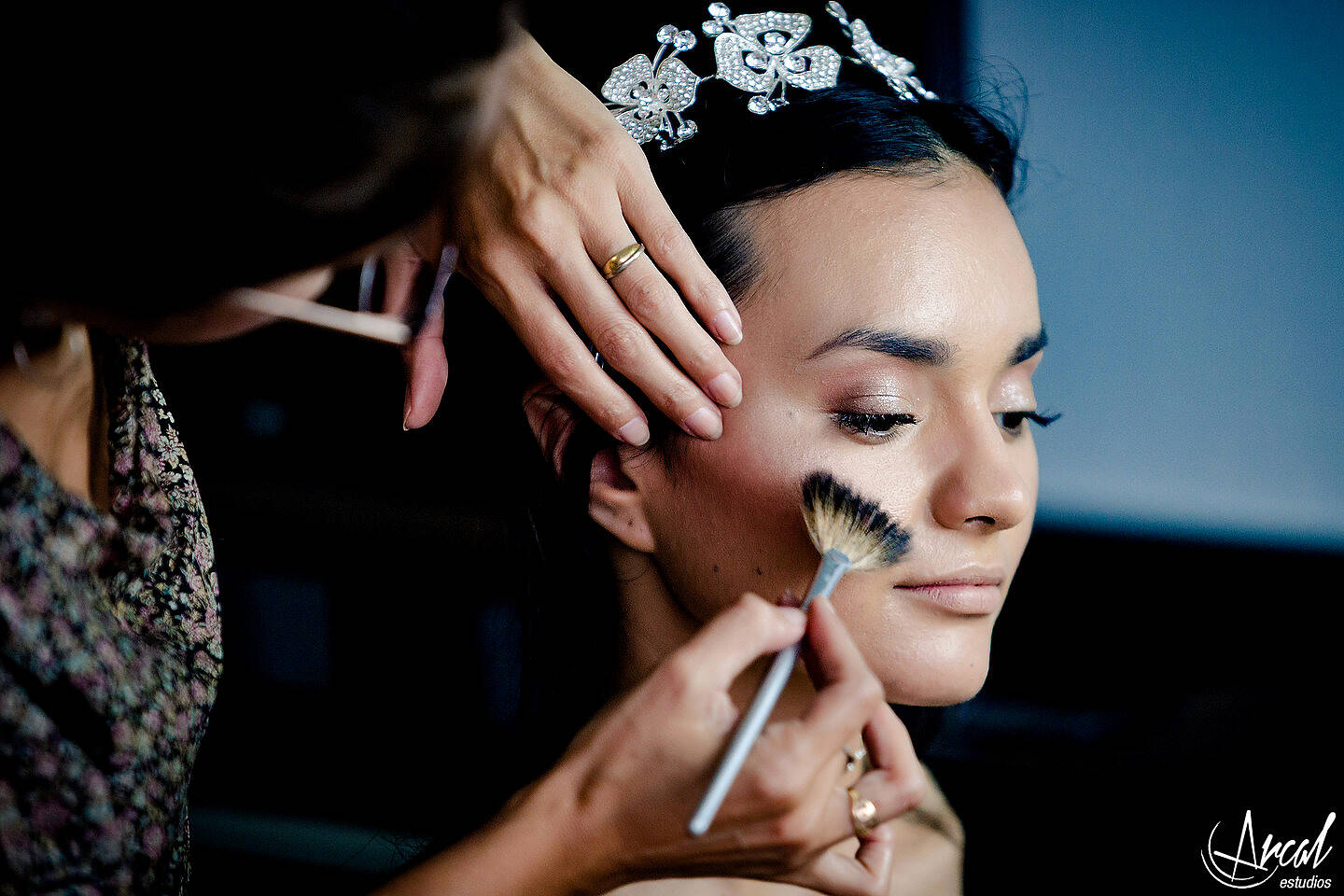 039_Florencia y Samuel_vestido de novia y maquillaje en apart hotel, boda en salón motonáutico, villa carlos paz