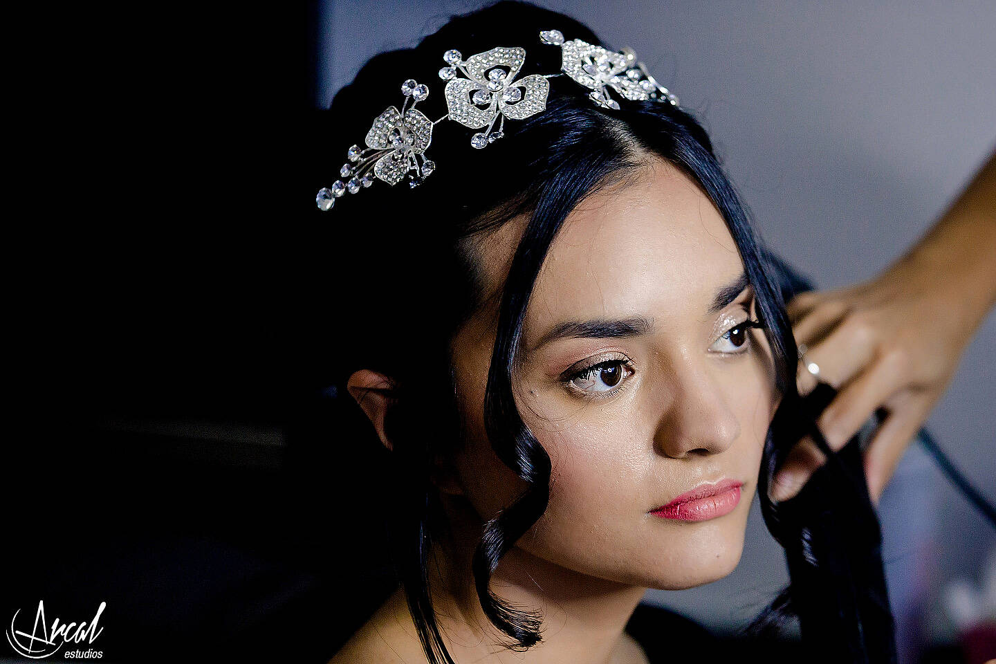 045_Florencia y Samuel_vestido de novia y maquillaje en apart hotel, boda en salón motonáutico, villa carlos pazA