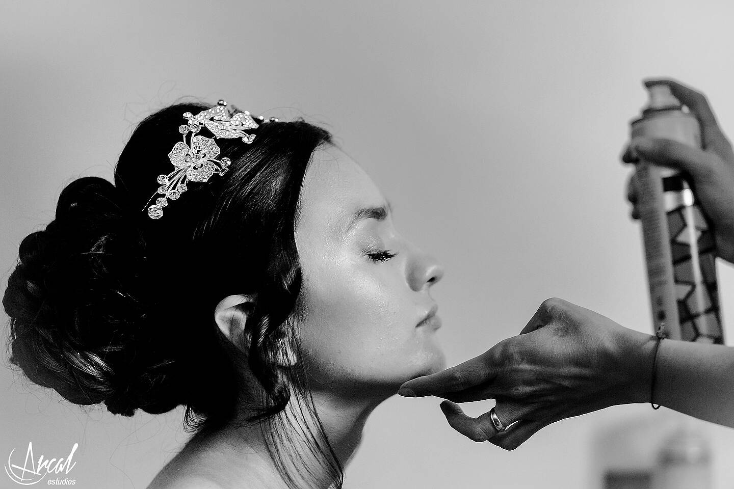 046_Florencia y Samuel_vestido de novia y maquillaje en apart hotel, boda en salón motonáutico, villa carlos pazA