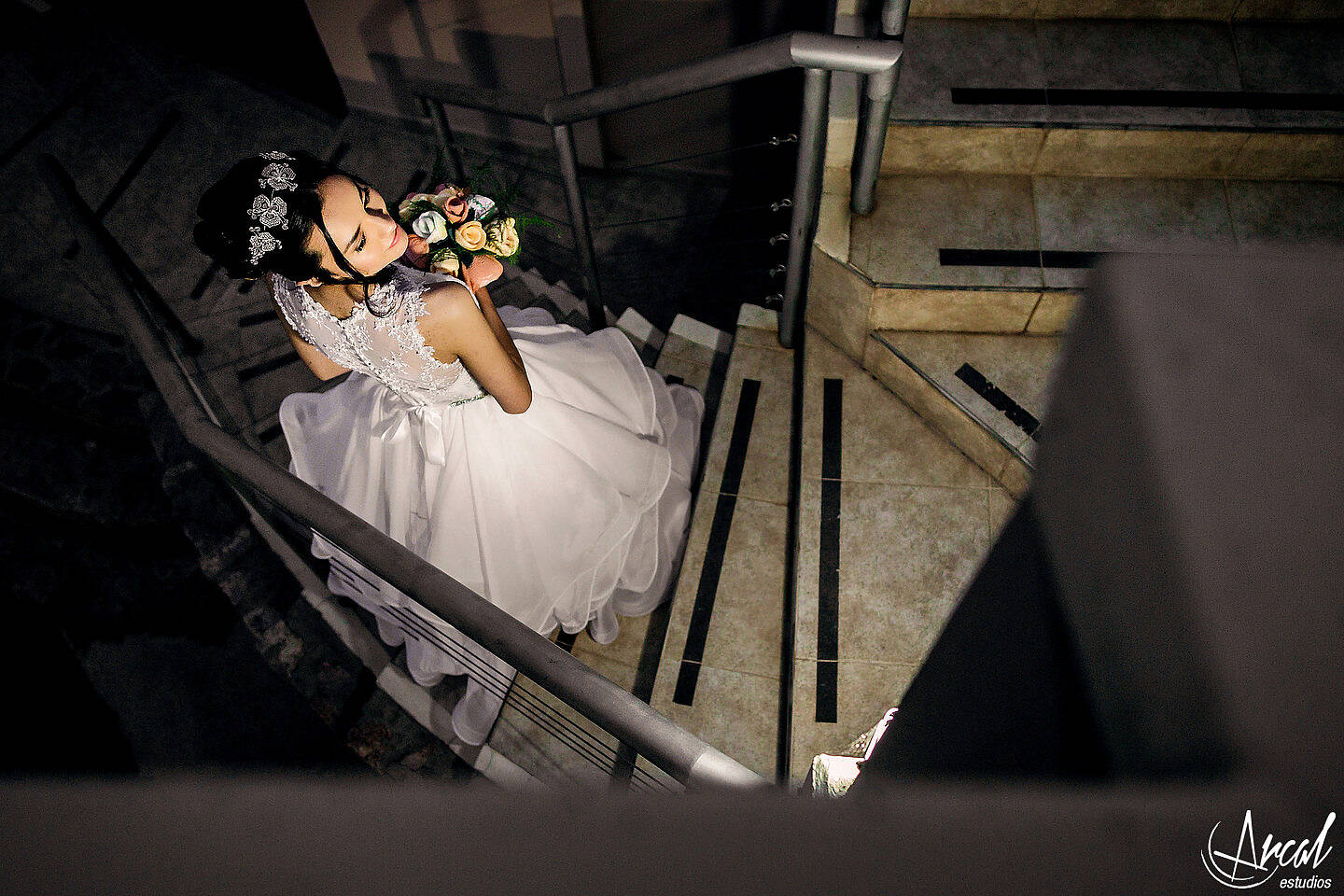 050_Florencia y Samuel_vestido de novia y maquillaje en apart hotel, boda en salón motonáutico, villa carlos paz