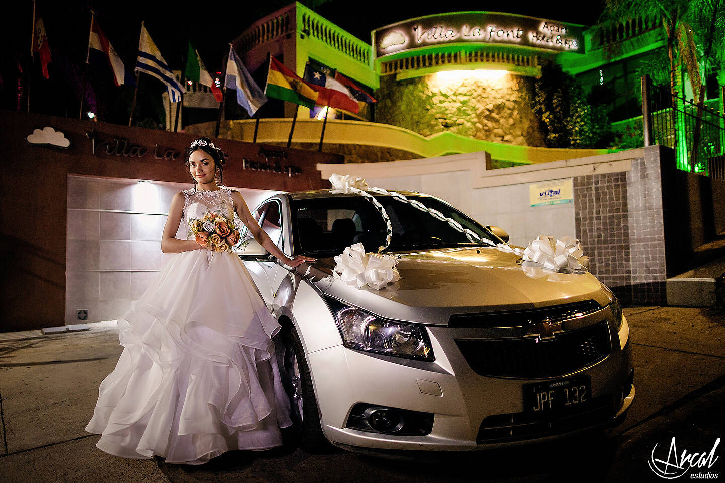 077_Florencia y Samuel_vestido de novia y maquillaje en apart hotel, boda en salón motonáutico, villa carlos paz
