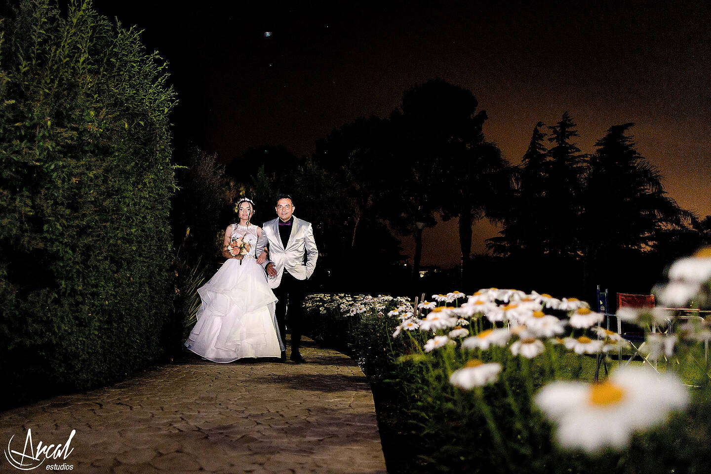 087_Florencia y Samuel_vestido de novia y maquillaje en apart hotel, boda en salón motonáutico, villa carlos pazA