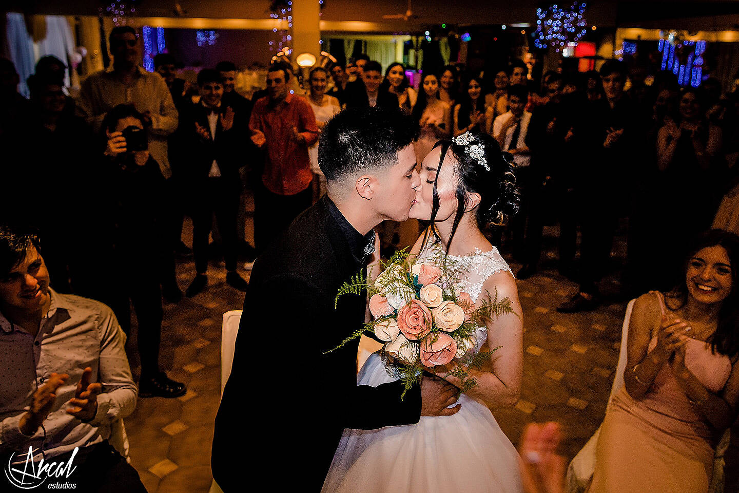 116_Florencia y Samuel_vestido de novia y maquillaje en apart hotel, boda en salón motonáutico, villa carlos pazA
