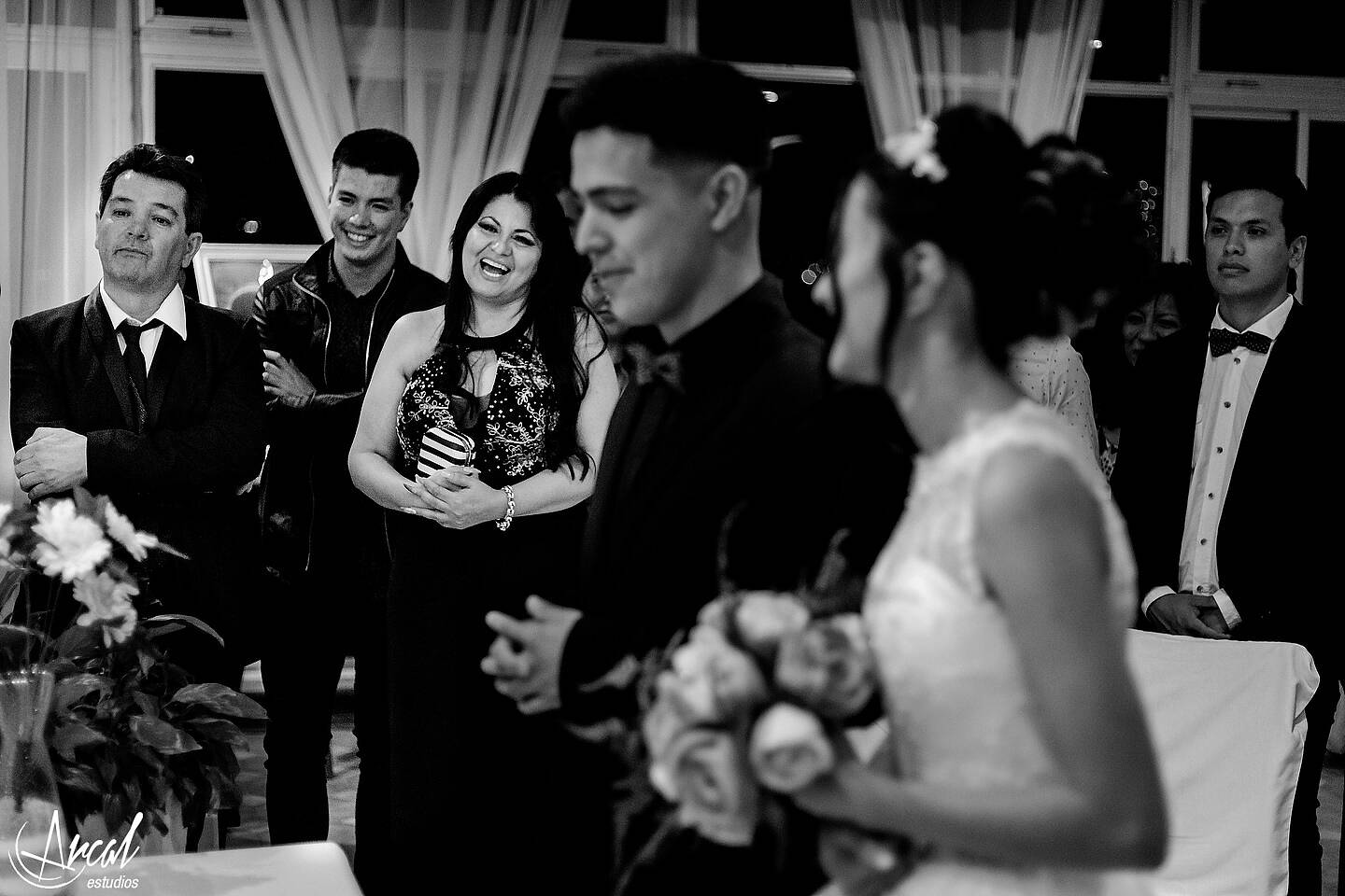 144_Florencia y Samuel_vestido de novia y maquillaje en apart hotel, boda en salón motonáutico, villa carlos pazA