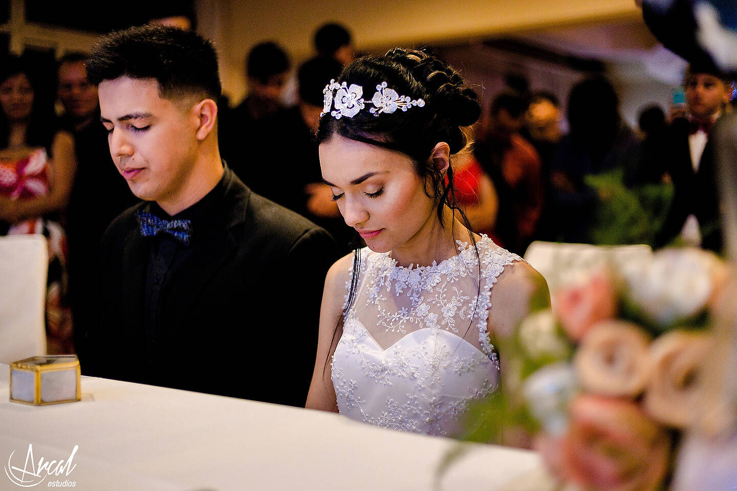 169_Florencia y Samuel_vestido de novia y maquillaje en apart hotel, boda en salón motonáutico, villa carlos pazA