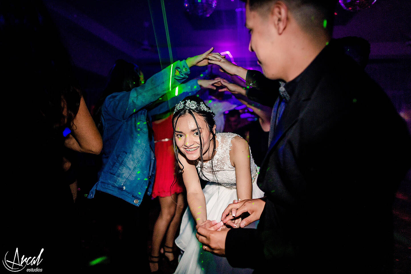 281_Florencia y Samuel_vestido de novia y maquillaje en apart hotel, boda en salón motonáutico, villa carlos pazA