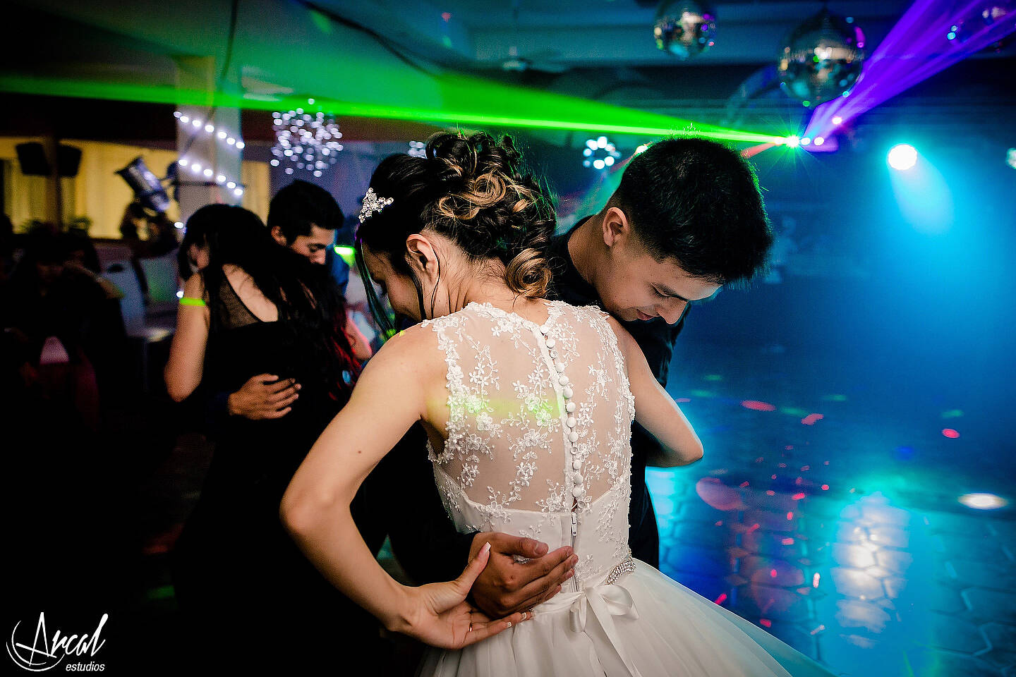 344_Florencia y Samuel_vestido de novia y maquillaje en apart hotel, boda en salón motonáutico, villa carlos pazA