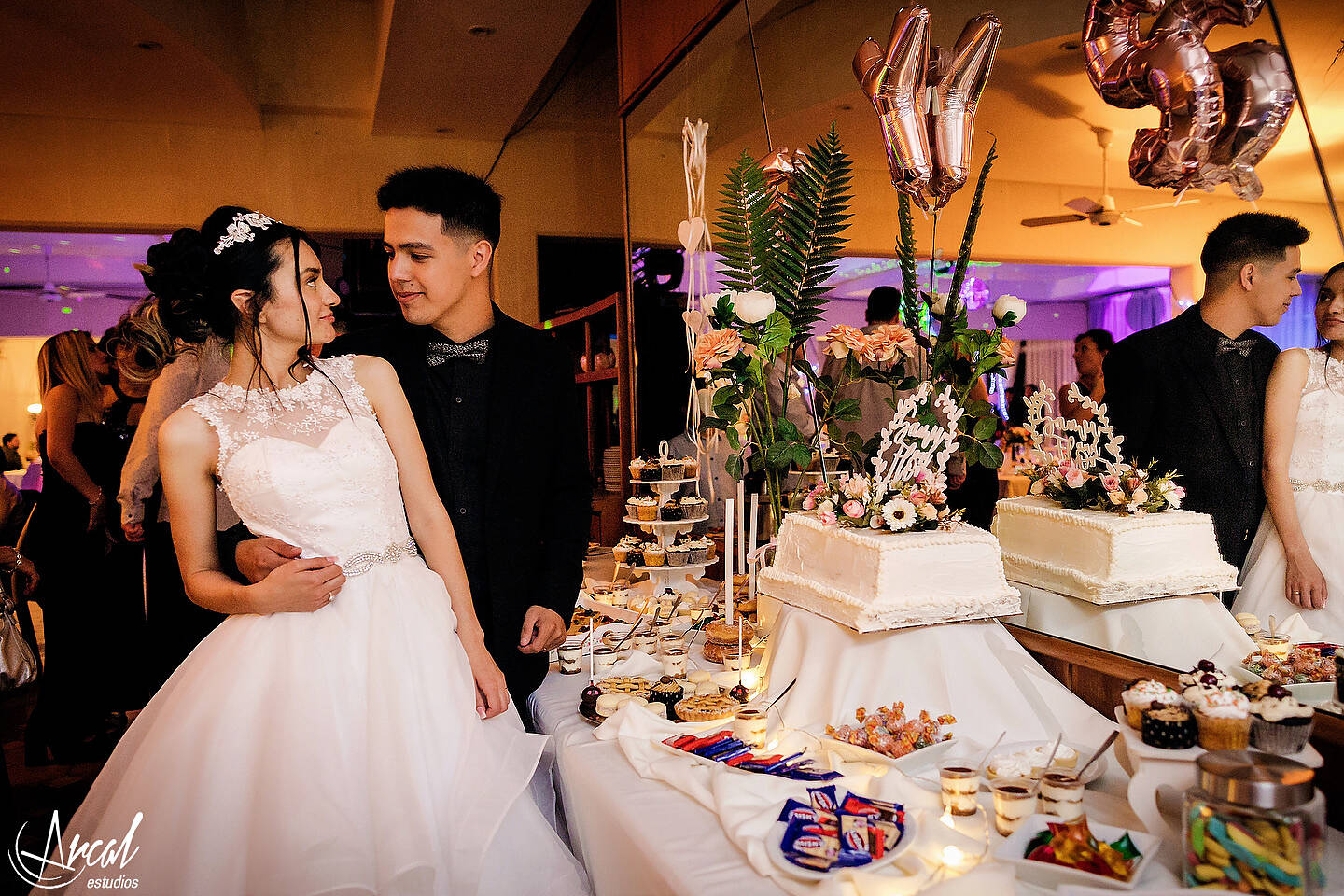 374_Florencia y Samuel_vestido de novia y maquillaje en apart hotel, boda en salón motonáutico, villa carlos pazA