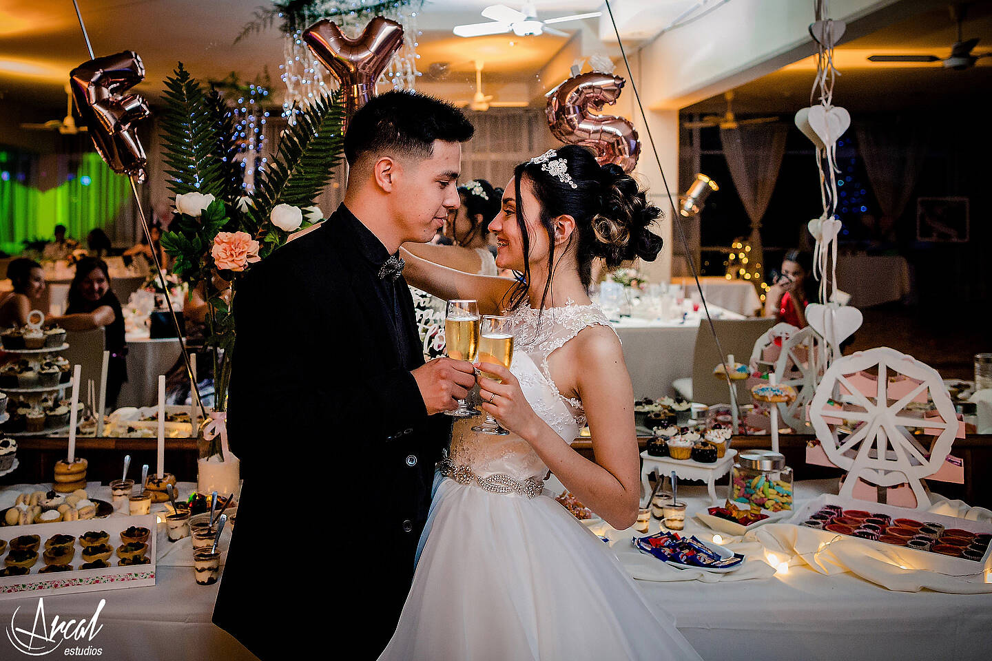 376_Florencia y Samuel_vestido de novia y maquillaje en apart hotel, boda en salón motonáutico, villa carlos pazA