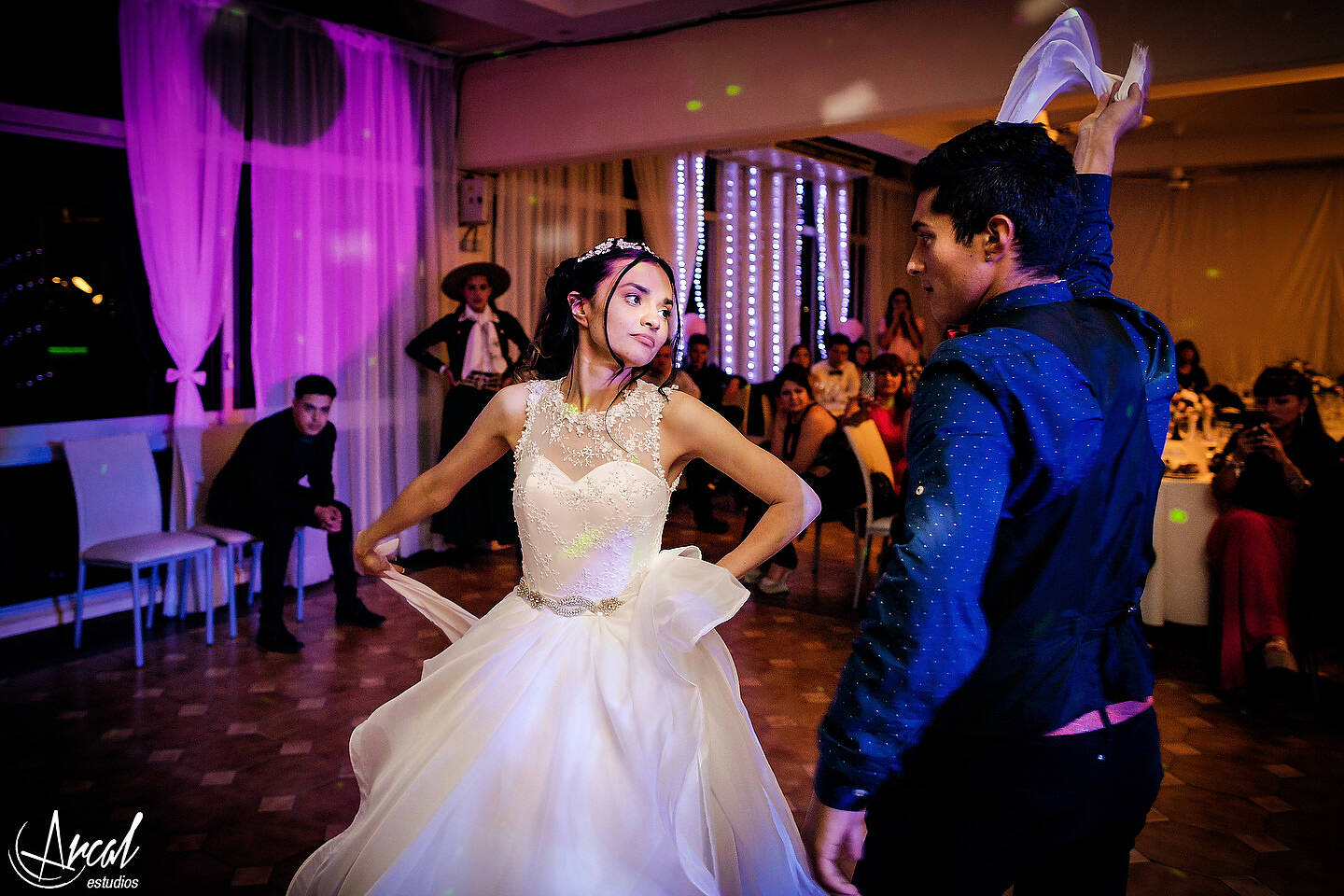 402_Florencia y Samuel_vestido de novia y maquillaje en apart hotel, boda en salón motonáutico, villa carlos pazA