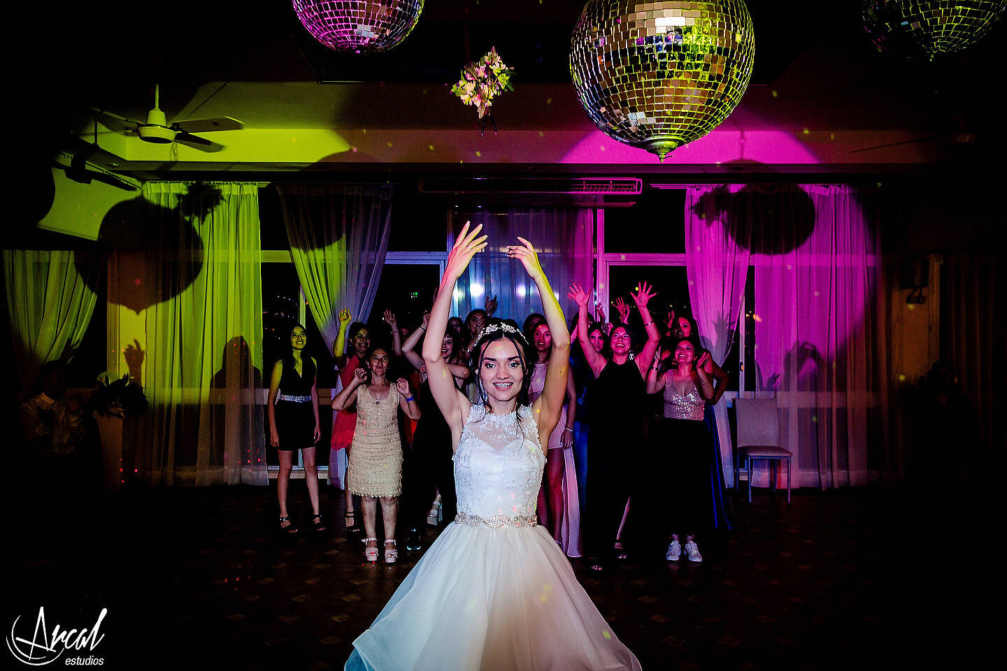 433_Florencia y Samuel_vestido de novia y maquillaje en apart hotel, boda en salón motonáutico, villa carlos pazA