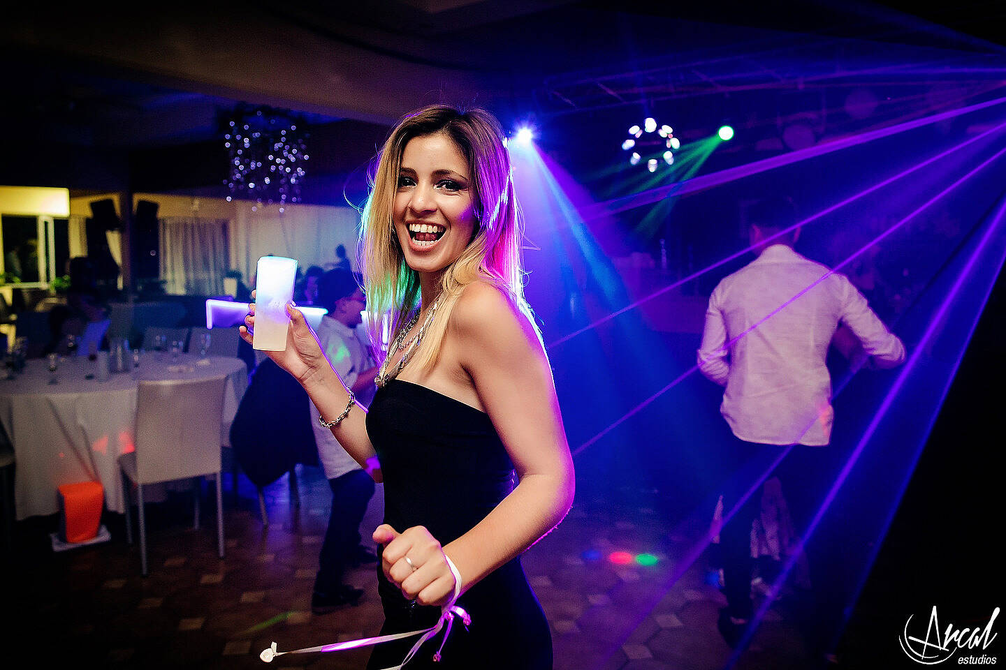 480_Florencia y Samuel_vestido de novia y maquillaje en apart hotel, boda en salón motonáutico, villa carlos paz