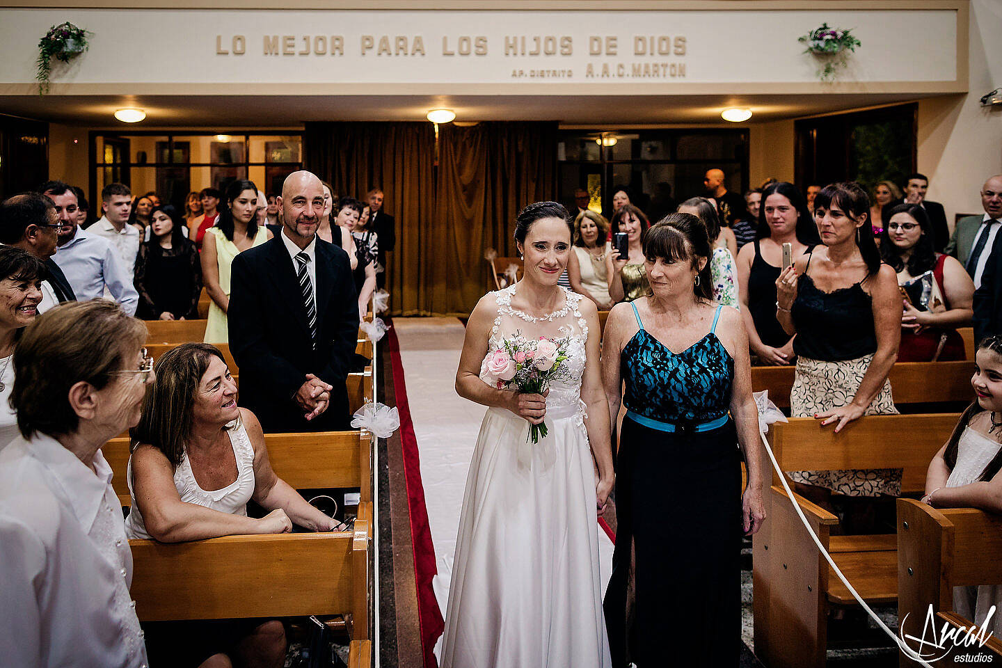 054-ayelen-y-matias-boda-en-iglesia-nueva-aposto-lica-salo-n-malala-carlos-paza-109915