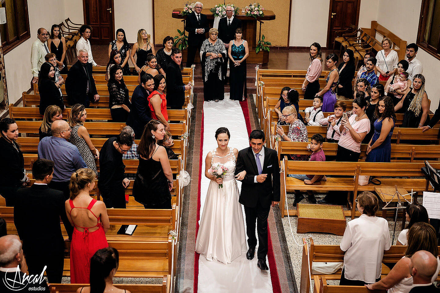098-ayelen-y-matias-boda-en-iglesia-nueva-aposto-lica-salo-n-malala-carlos-paz-109915