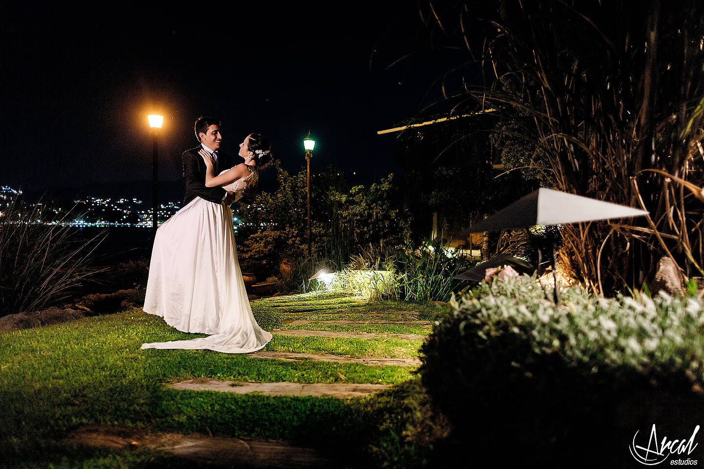 144-ayelen-y-matias-boda-en-iglesia-nueva-aposto-lica-salo-n-malala-carlos-paza-109915