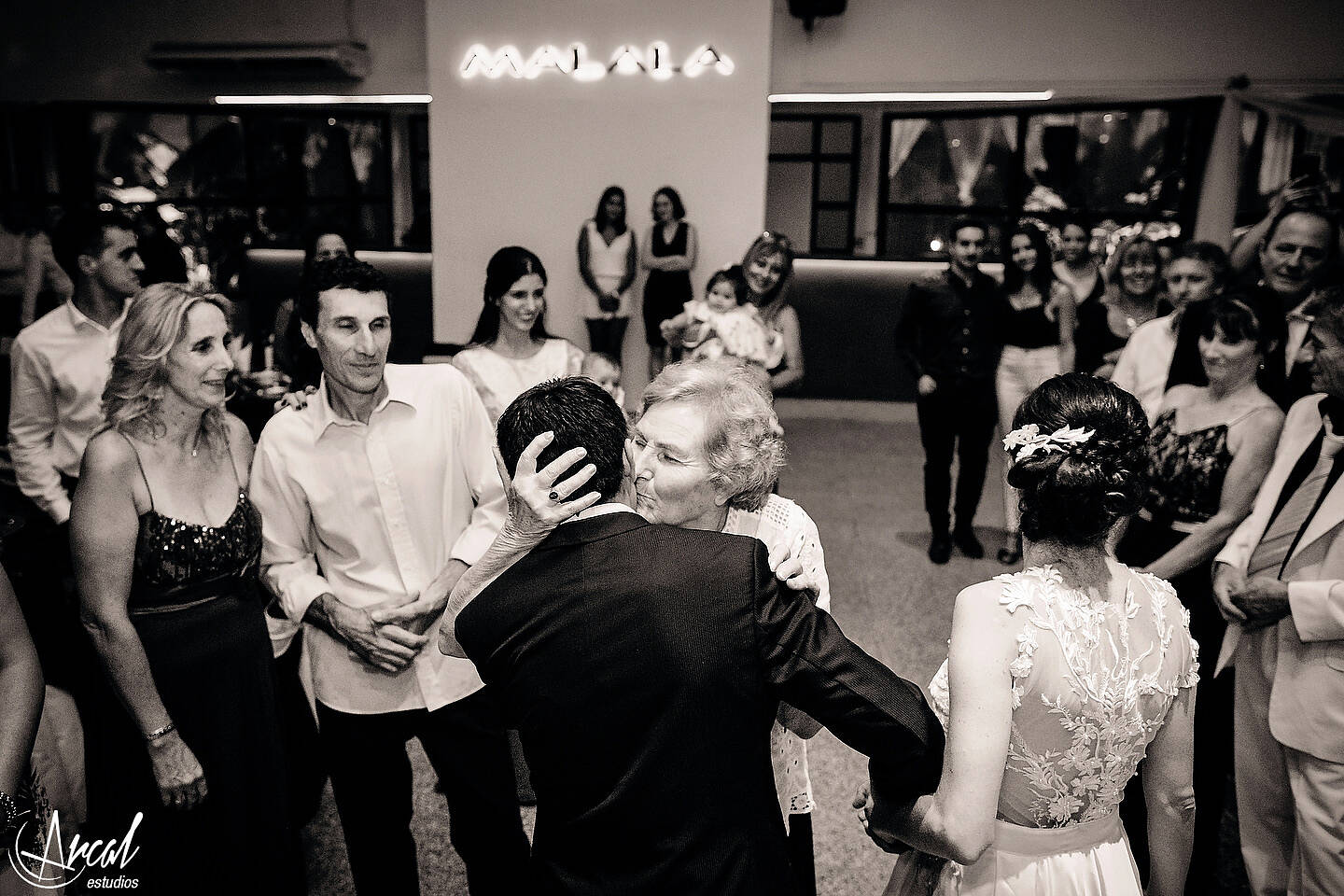 165-ayelen-y-matias-boda-en-iglesia-nueva-aposto-lica-salo-n-malala-carlos-paz-109915