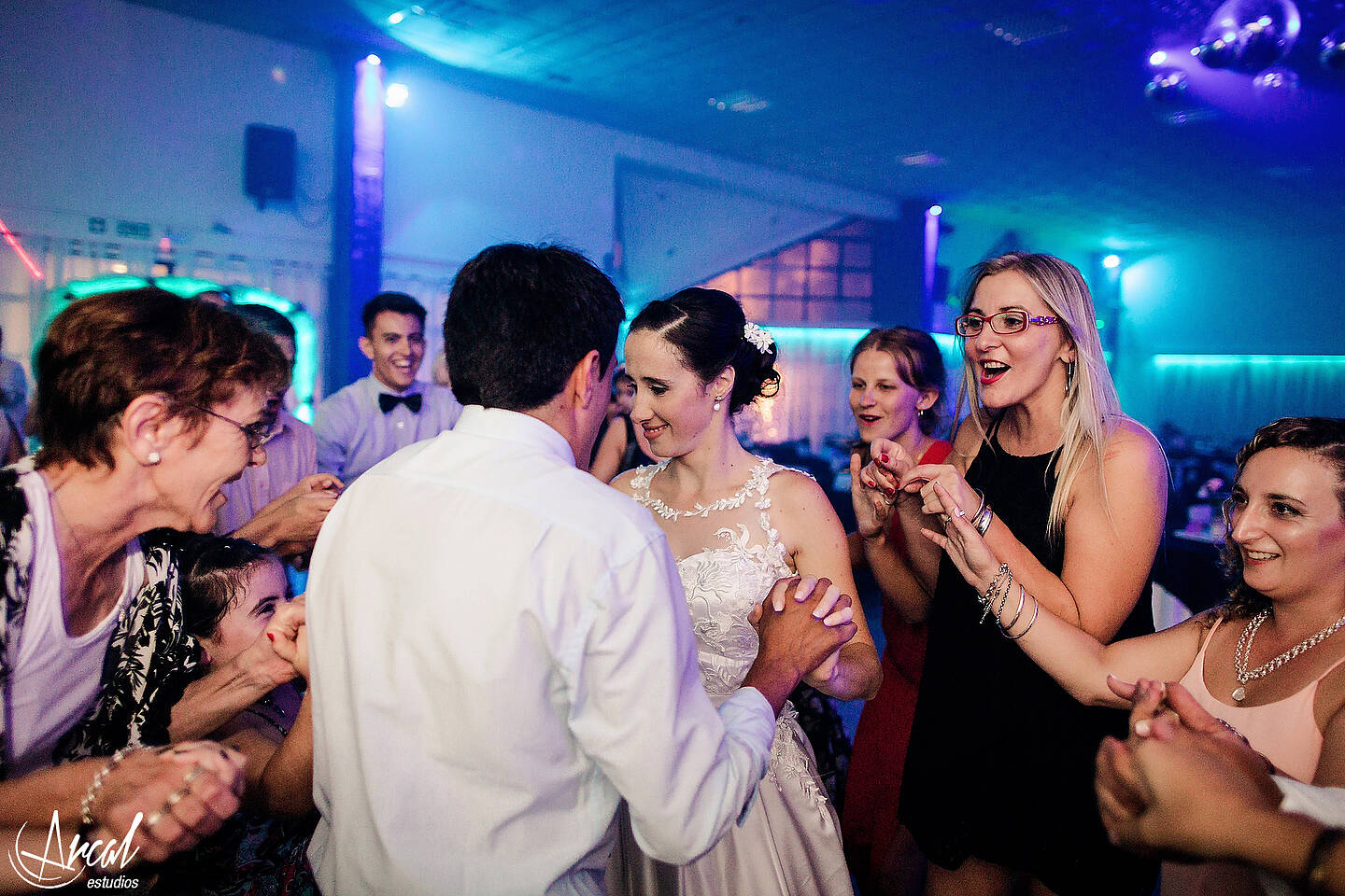 290-ayelen-y-matias-boda-en-iglesia-nueva-aposto-lica-salo-n-malala-carlos-paz-109915