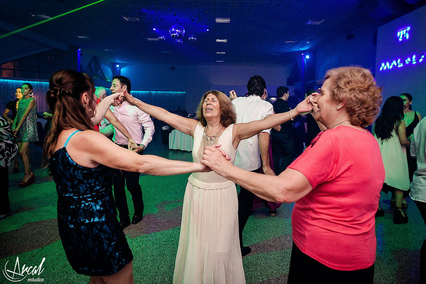 326-ayelen-y-matias-boda-en-iglesia-nueva-aposto-lica-salo-n-malala-carlos-paz-109915