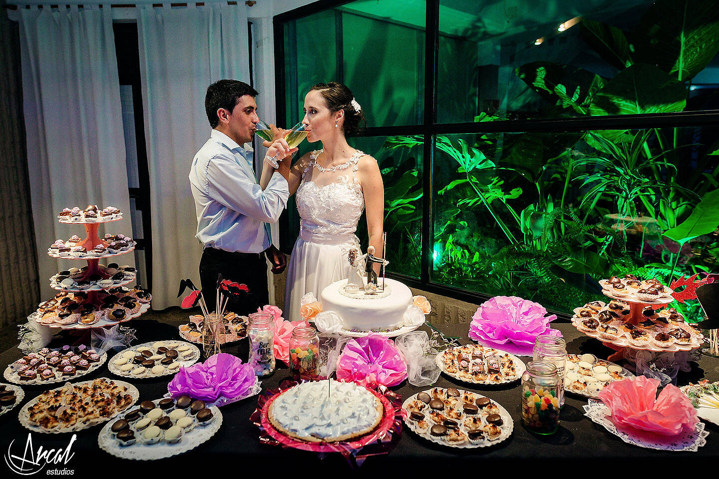 348-ayelen-y-matias-boda-en-iglesia-nueva-aposto-lica-salo-n-malala-carlos-paz-109915