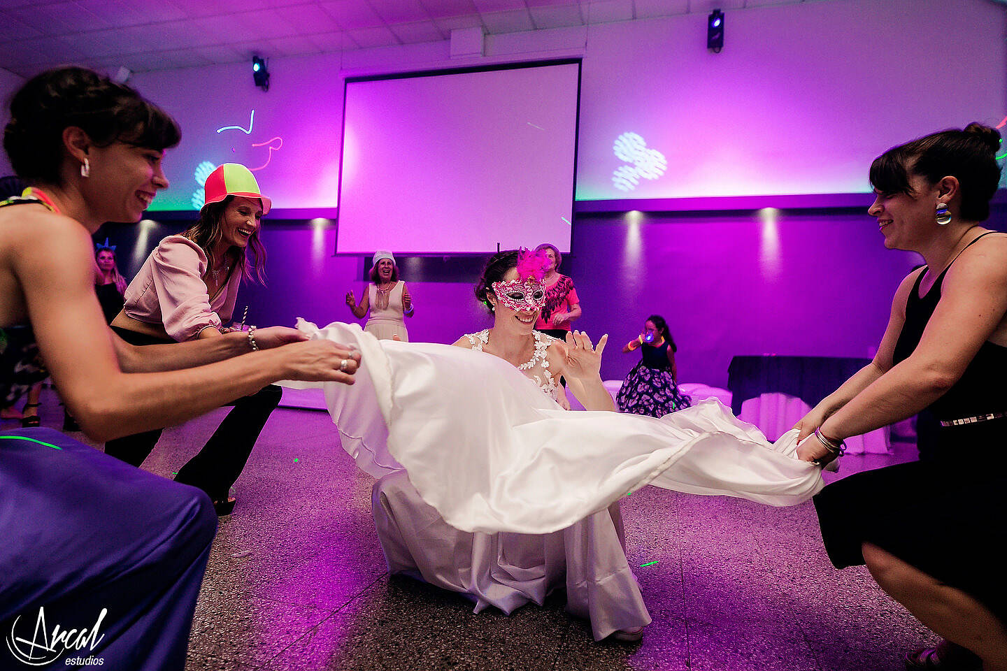 377-ayelen-y-matias-boda-en-iglesia-nueva-aposto-lica-salo-n-malala-carlos-paz-109915