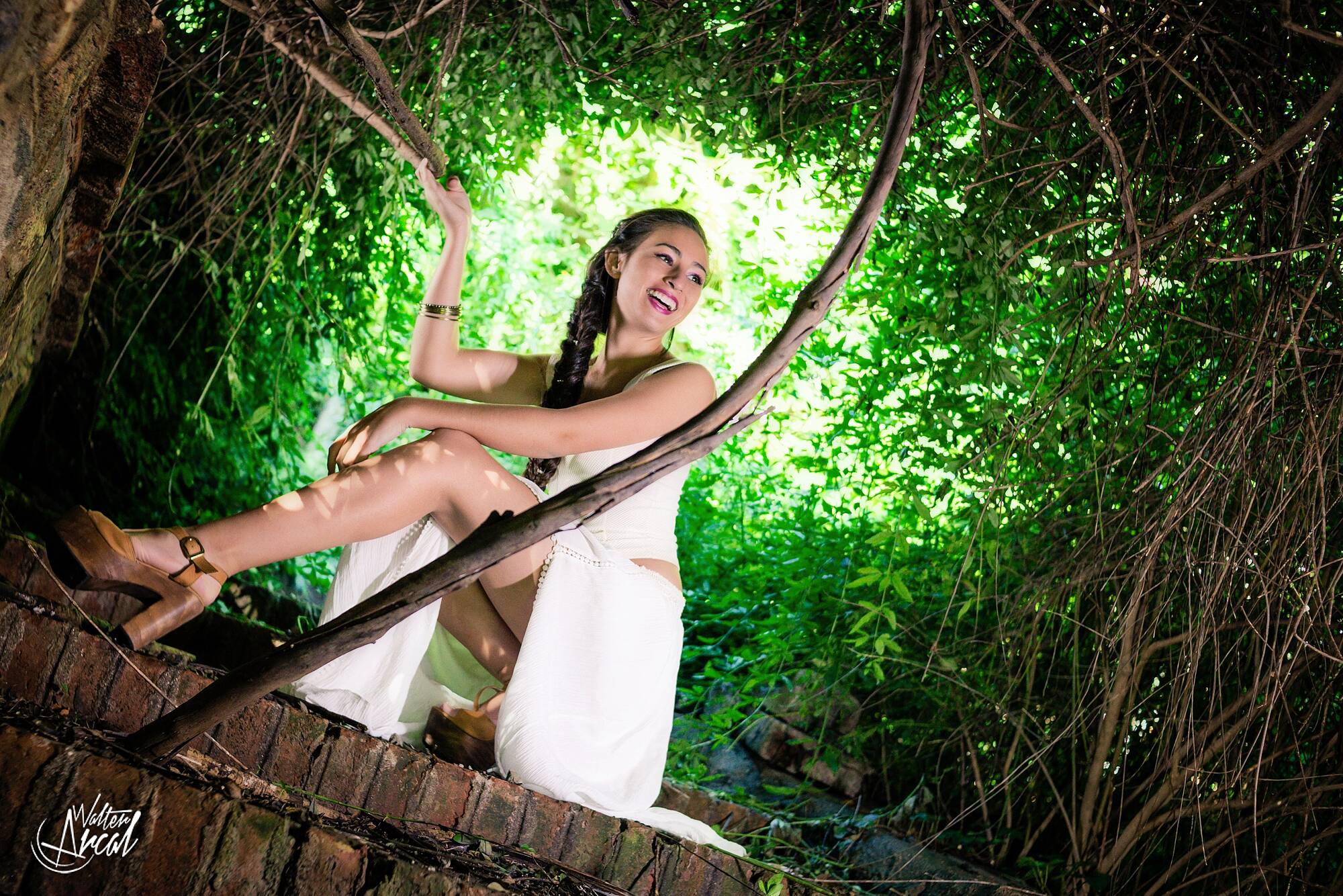 28_cande-roldan_quinceañera_book_15_walter-arcal-photography