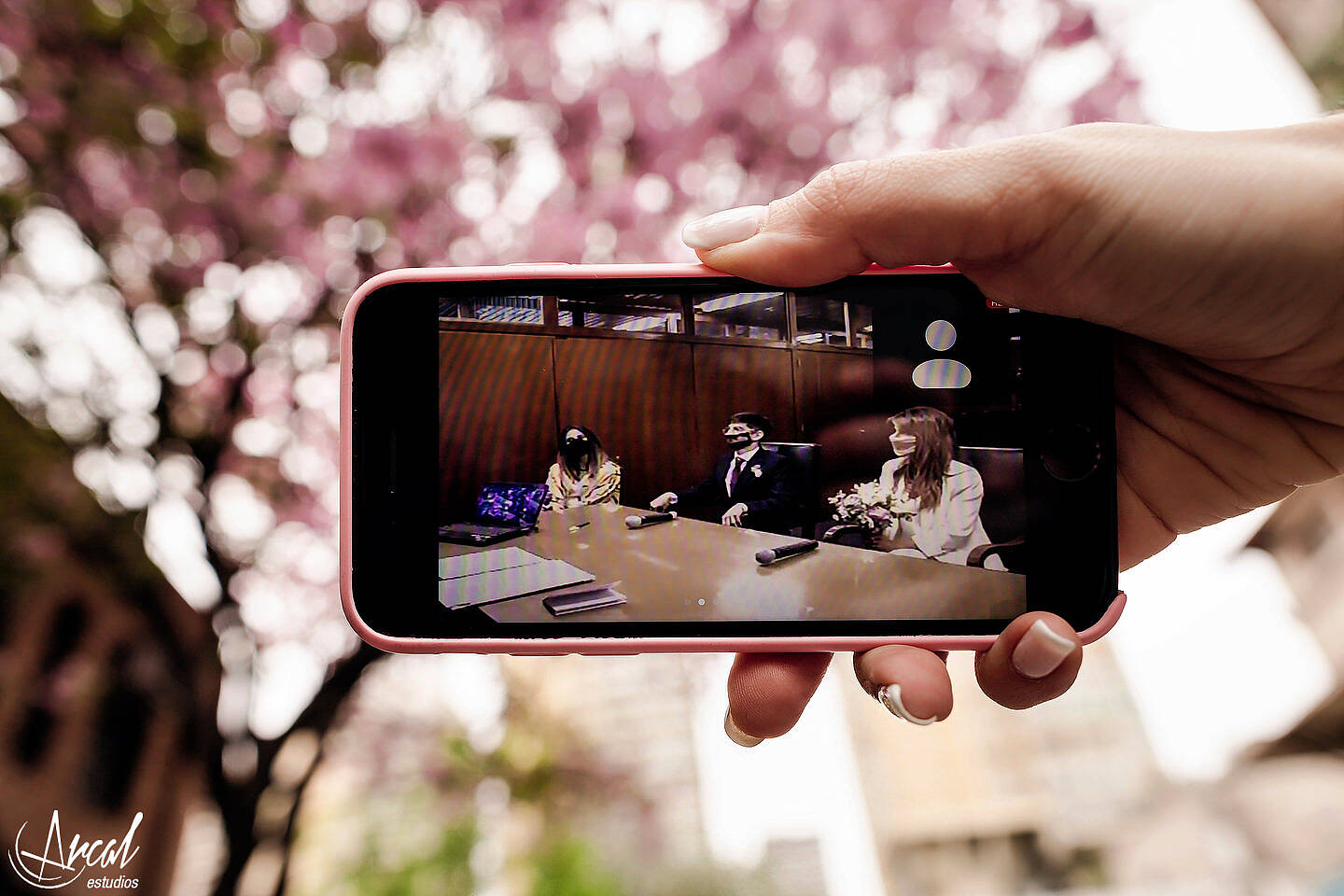 068-carla-y-guillermo-casamiento-con-barbijo-o-tapa-boca-por-zoom-registro-civil-de-co-rdoba-fotos-de-novios-en-tribunalesa-119131