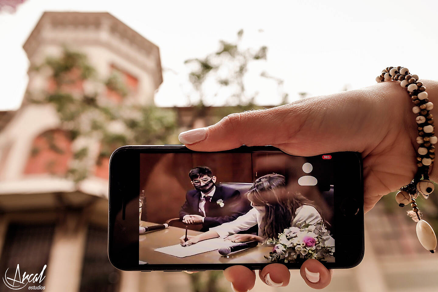 073-carla-y-guillermo-casamiento-con-barbijo-o-tapa-boca-por-zoom-registro-civil-de-co-rdoba-fotos-de-novios-en-tribunalesa-119131