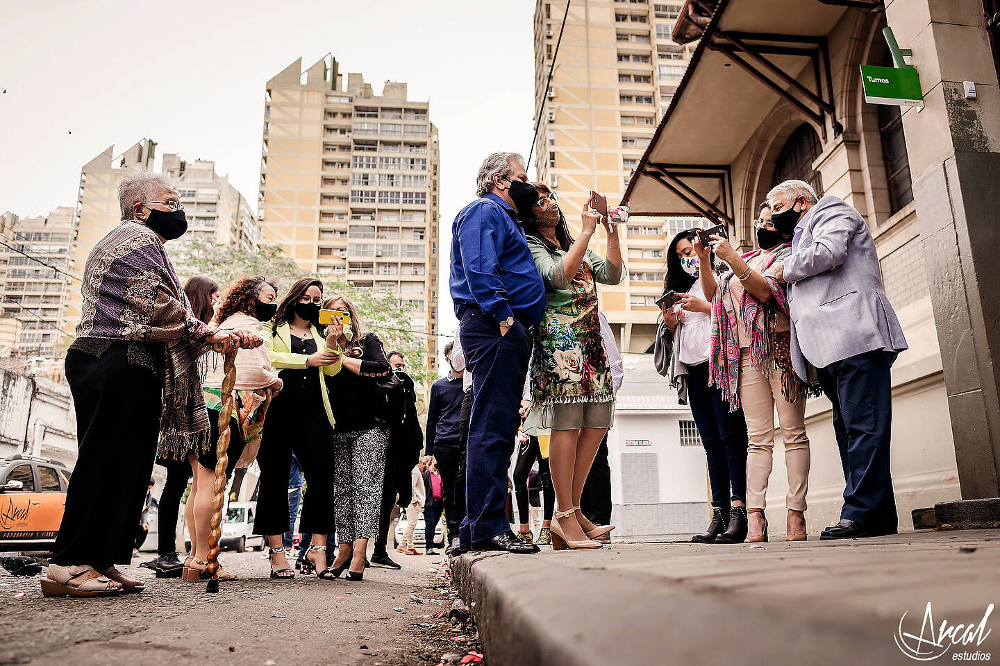 095-carla-y-guillermo-casamiento-con-barbijo-o-tapa-boca-por-zoom-registro-civil-de-co-rdoba-fotos-de-novios-en-tribunales-119131