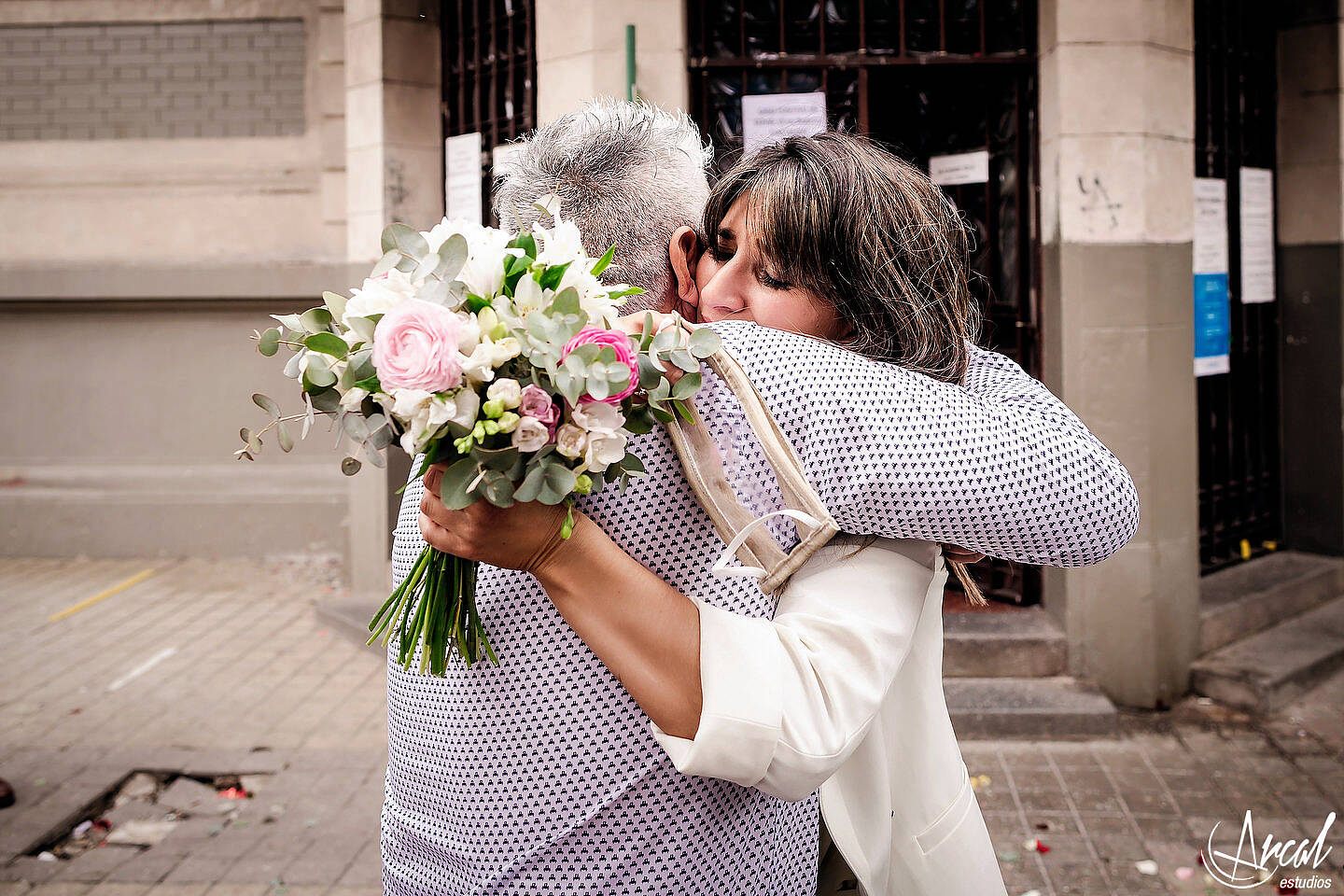 108-carla-y-guillermo-casamiento-con-barbijo-o-tapa-boca-por-zoom-registro-civil-de-co-rdoba-fotos-de-novios-en-tribunales-119131