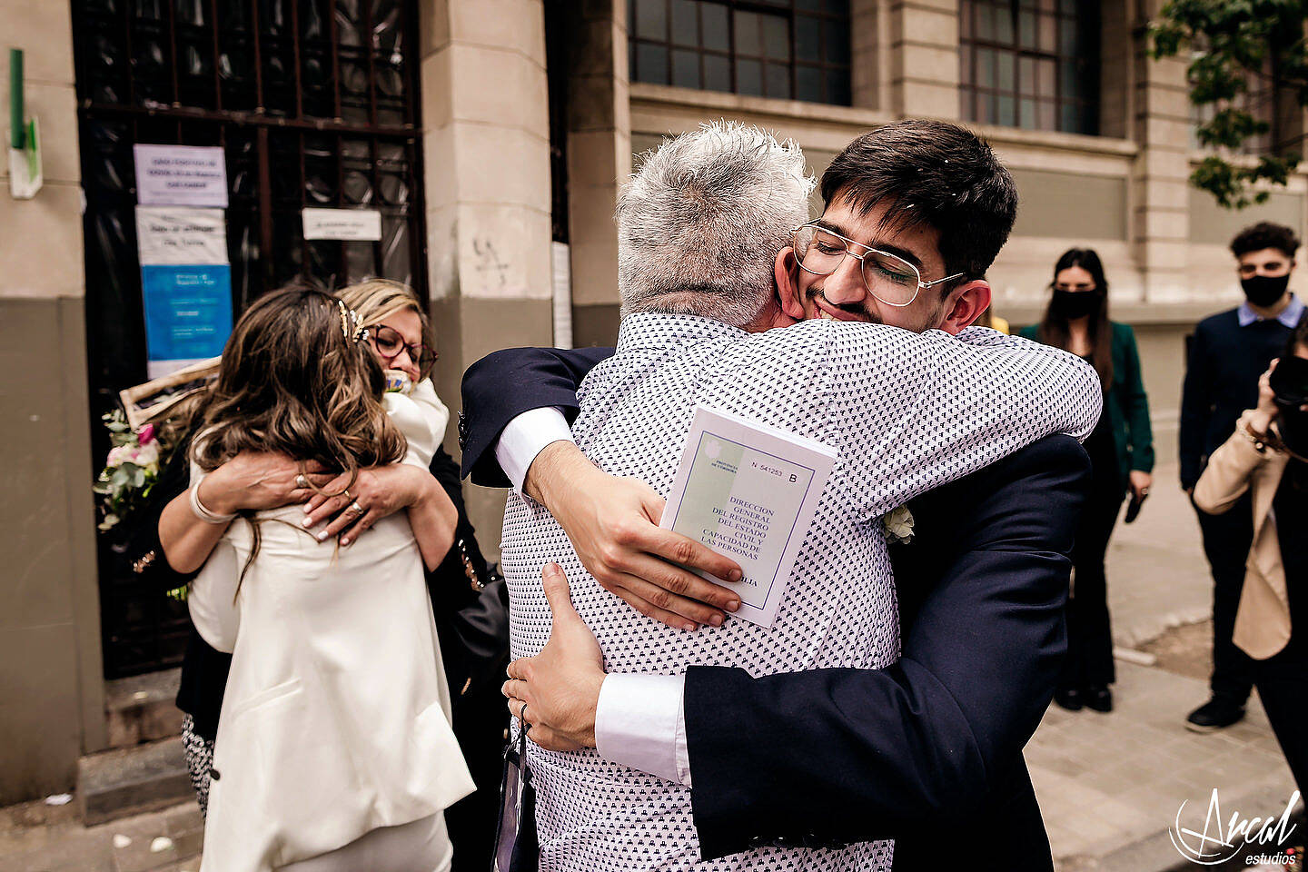 116-carla-y-guillermo-casamiento-con-barbijo-o-tapa-boca-por-zoom-registro-civil-de-co-rdoba-fotos-de-novios-en-tribunales-119131