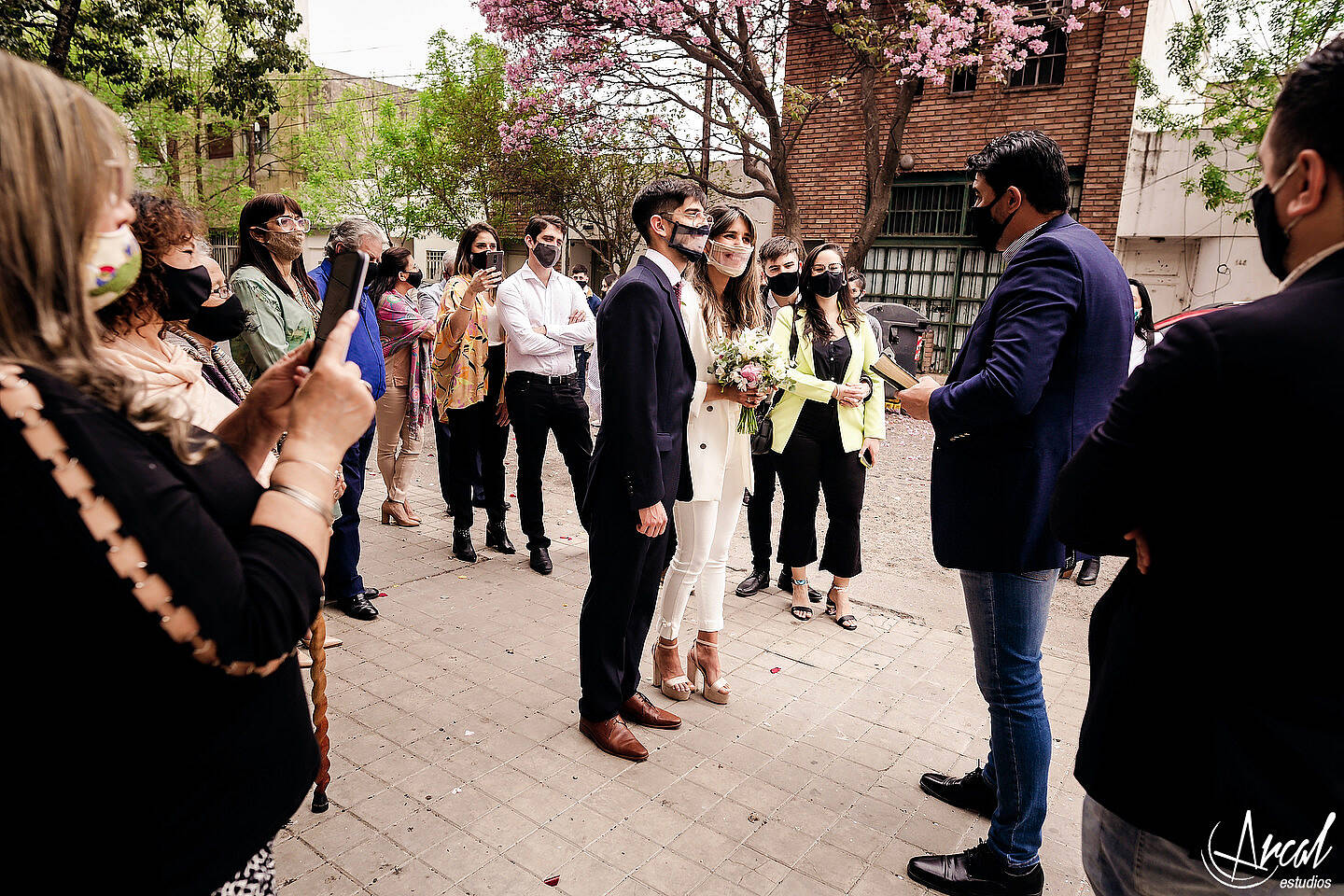 145-carla-y-guillermo-casamiento-con-barbijo-o-tapa-boca-por-zoom-registro-civil-de-co-rdoba-fotos-de-novios-en-tribunales-119131
