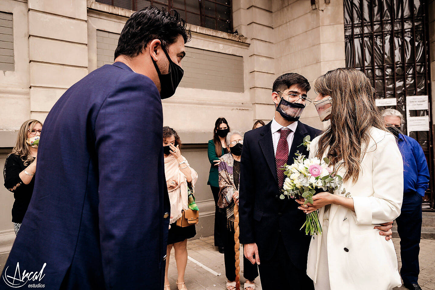 149-carla-y-guillermo-casamiento-con-barbijo-o-tapa-boca-por-zoom-registro-civil-de-co-rdoba-fotos-de-novios-en-tribunalesa-119131