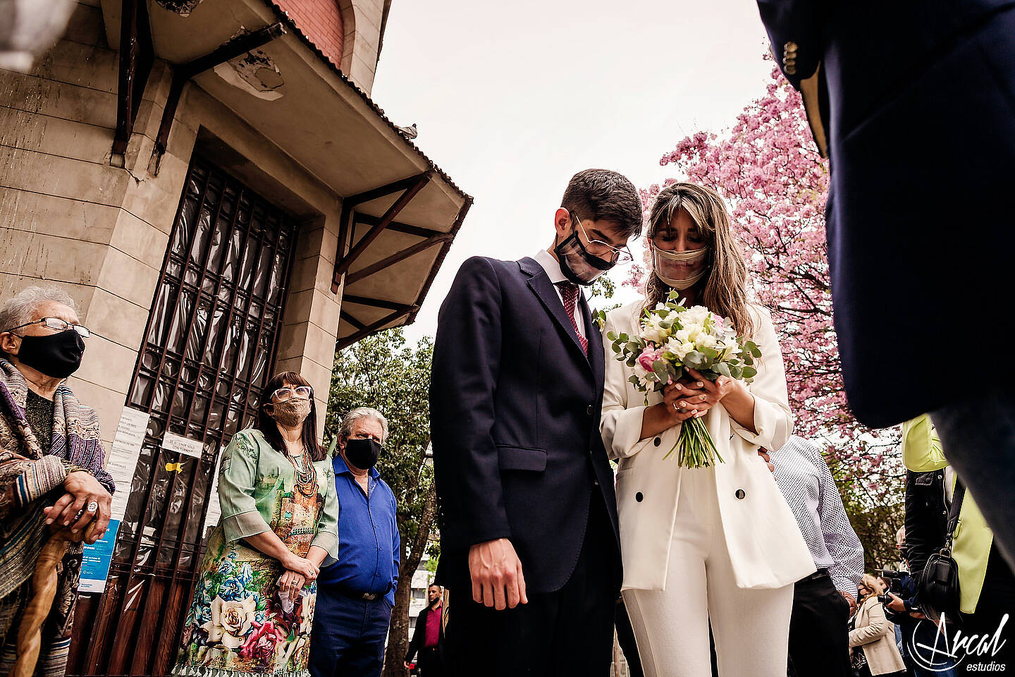 150-carla-y-guillermo-casamiento-con-barbijo-o-tapa-boca-por-zoom-registro-civil-de-co-rdoba-fotos-de-novios-en-tribunales-119131