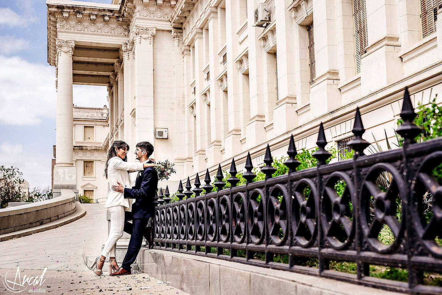 172-carla-y-guillermo-casamiento-con-barbijo-o-tapa-boca-por-zoom-registro-civil-de-co-rdoba-fotos-de-novios-en-tribunalesa-119131