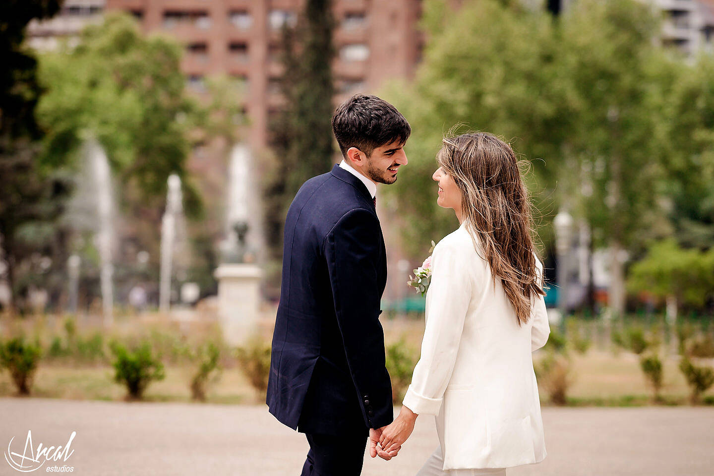 182-carla-y-guillermo-casamiento-con-barbijo-o-tapa-boca-por-zoom-registro-civil-de-co-rdoba-fotos-de-novios-en-tribunalesa-119131