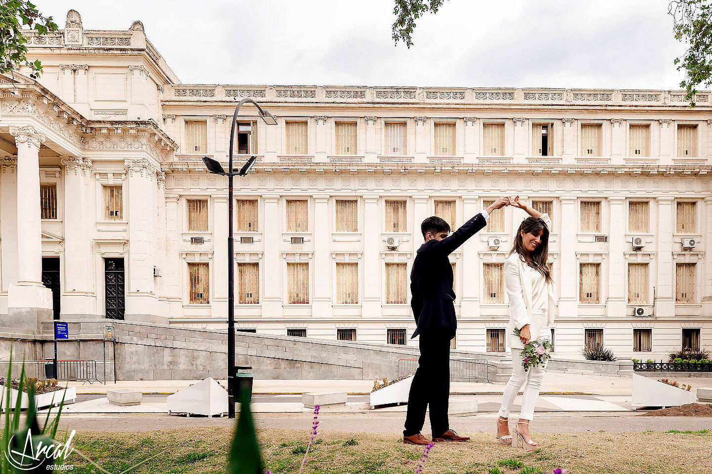 195-carla-y-guillermo-casamiento-con-barbijo-o-tapa-boca-por-zoom-registro-civil-de-co-rdoba-fotos-de-novios-en-tribunalesa-119131