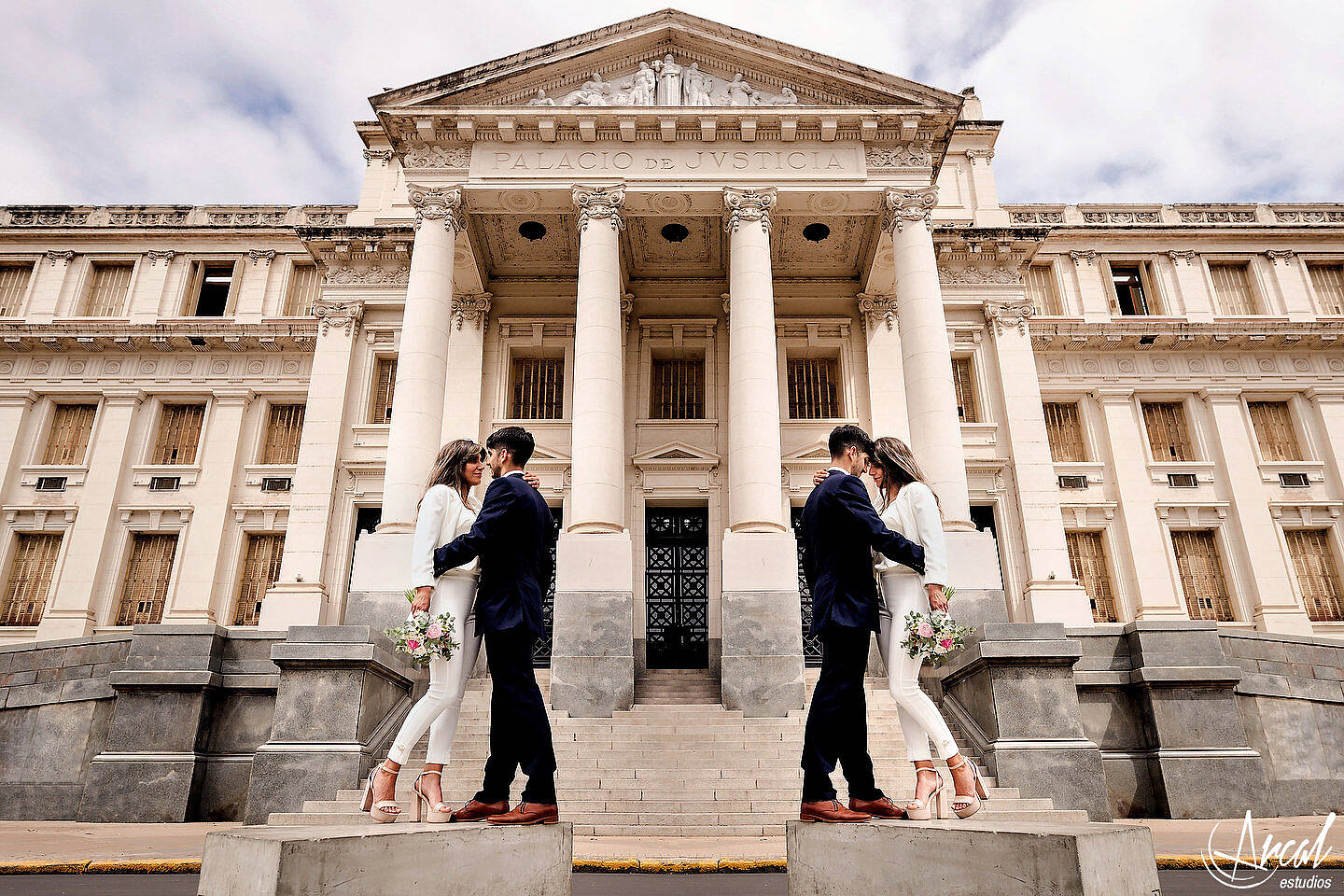 203-carla-y-guillermo-casamiento-con-barbijo-o-tapa-boca-por-zoom-registro-civil-de-co-rdoba-fotos-de-novios-en-tribunales-119131