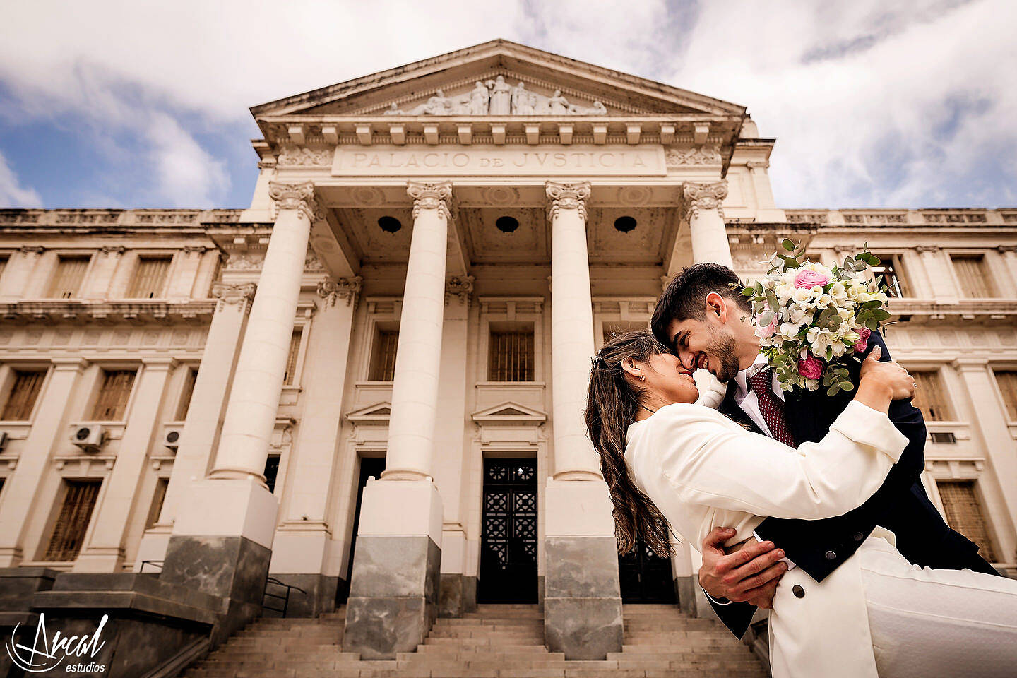 205-carla-y-guillermo-casamiento-con-barbijo-o-tapa-boca-por-zoom-registro-civil-de-co-rdoba-fotos-de-novios-en-tribunalesa-119131