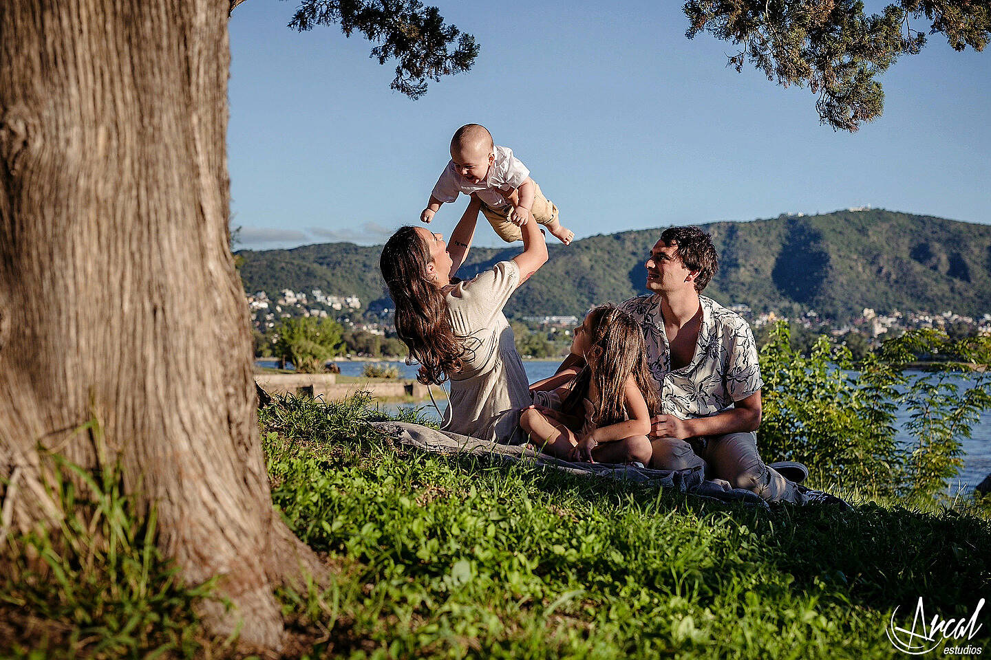 007_Lourdes y Rodrigo, fotos pre-boda, costanera, lago san roque villa carlos paz, fotografías en tagore suites villa del lago_2