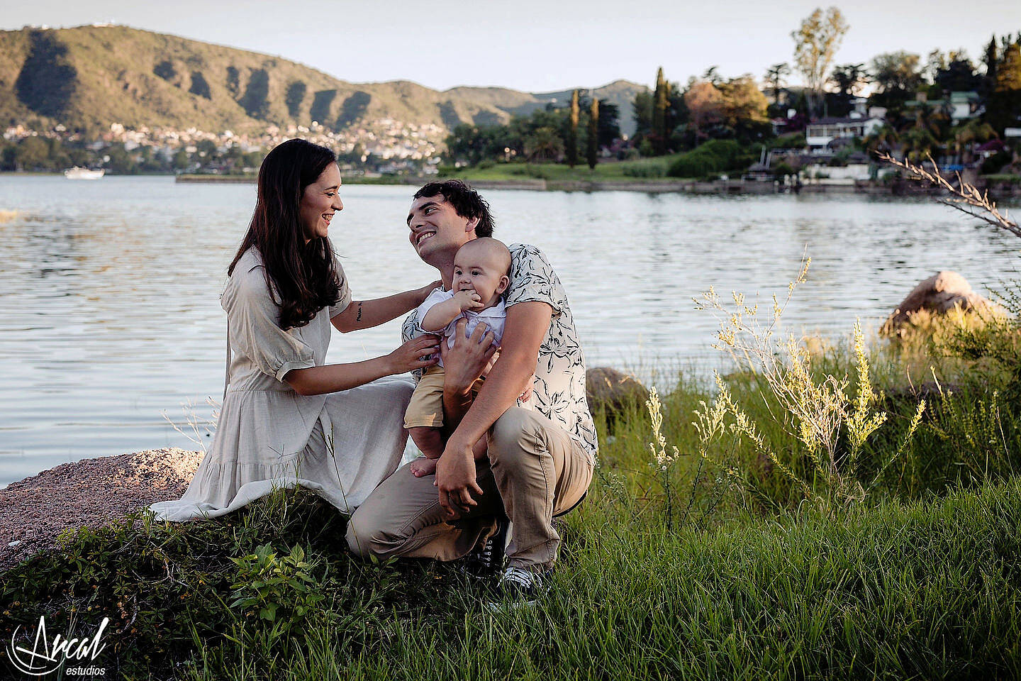 013_Lourdes y Rodrigo, fotos pre-boda, costanera, lago san roque villa carlos paz, fotografías en tagore suites villa del lago_2