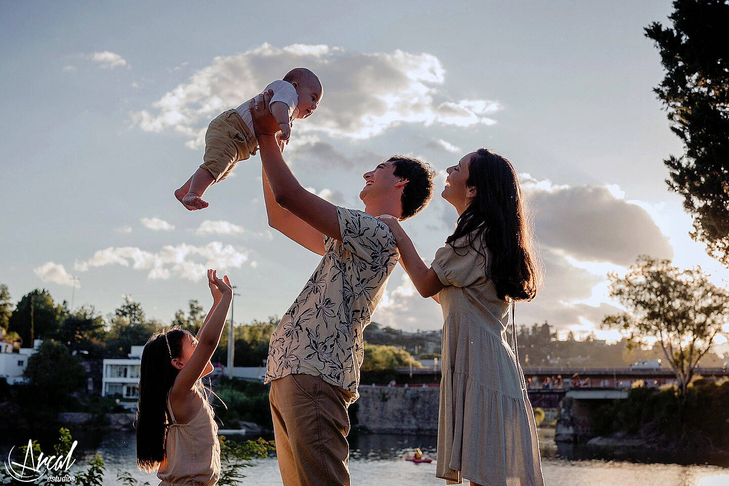 017_Lourdes y Rodrigo, fotos pre-boda, costanera, lago san roque villa carlos paz, fotografías en tagore suites villa del lago_2