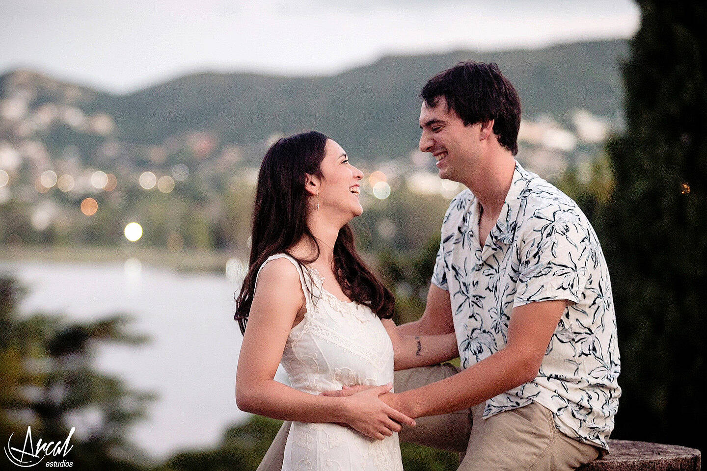 027_Lourdes y Rodrigo, fotos pre-boda, costanera, lago san roque villa carlos paz, fotografías en tagore suites villa del lago_2