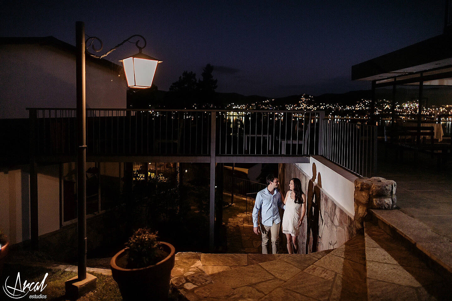 039_Lourdes y Rodrigo, fotos pre-boda, costanera, lago san roque villa carlos paz, fotografías en tagore suites villa del lago_2