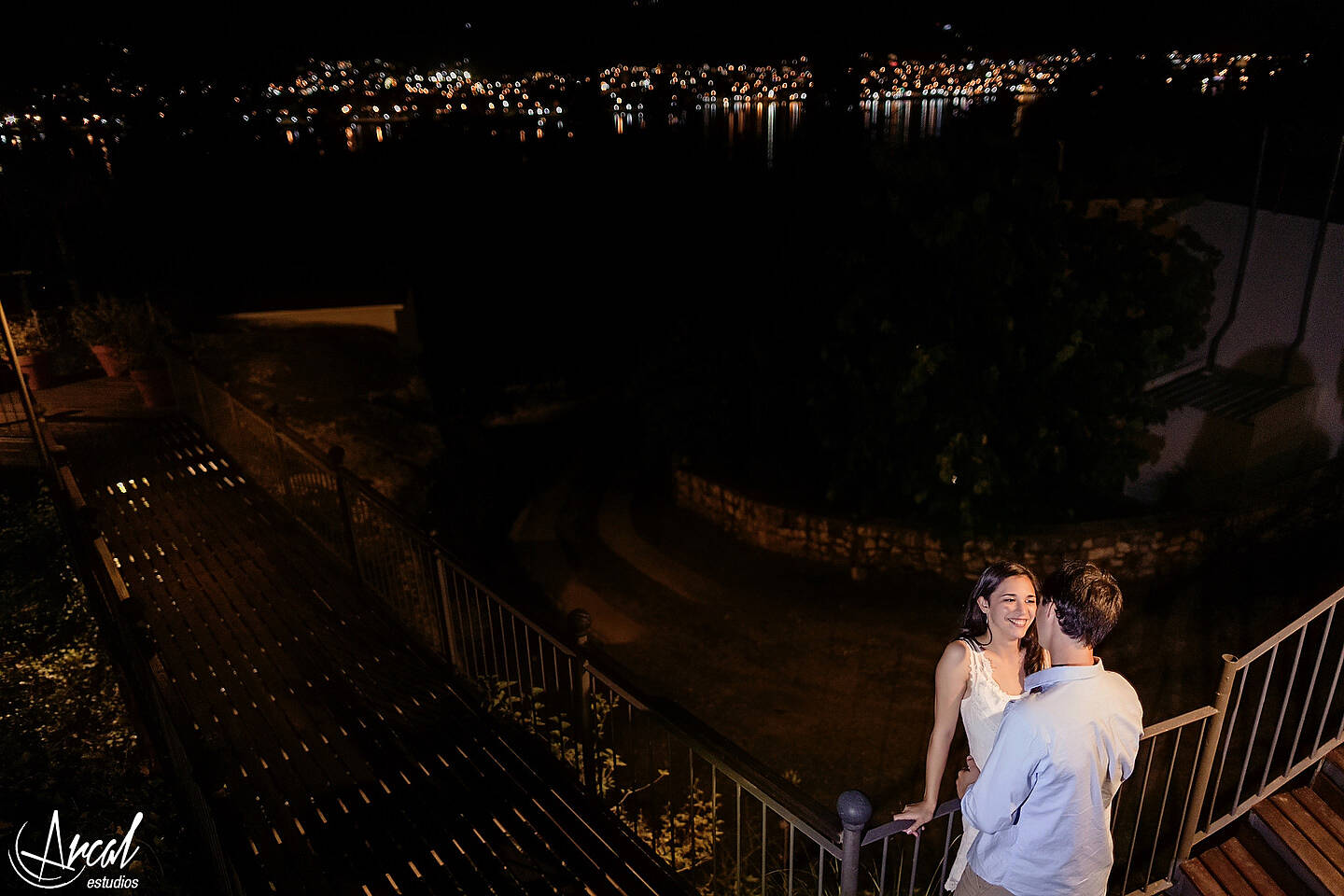 048_Lourdes y Rodrigo, fotos pre-boda, costanera, lago san roque villa carlos paz, fotografías en tagore suites villa del lago_2