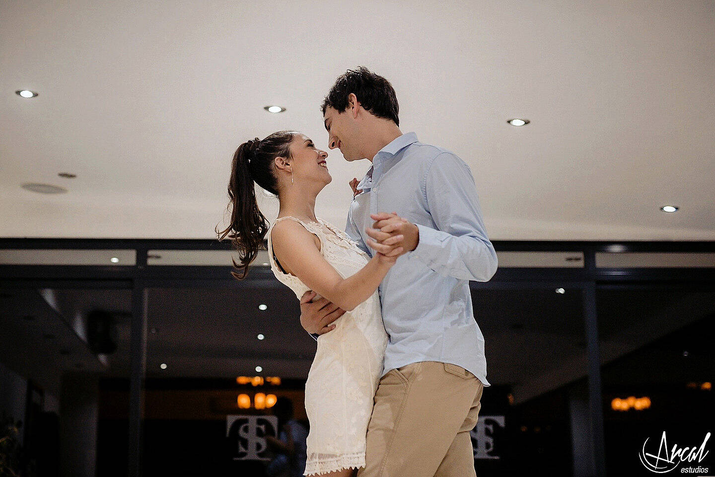 062_Lourdes y Rodrigo, fotos pre-boda, costanera, lago san roque villa carlos paz, fotografías en tagore suites villa del lago_2