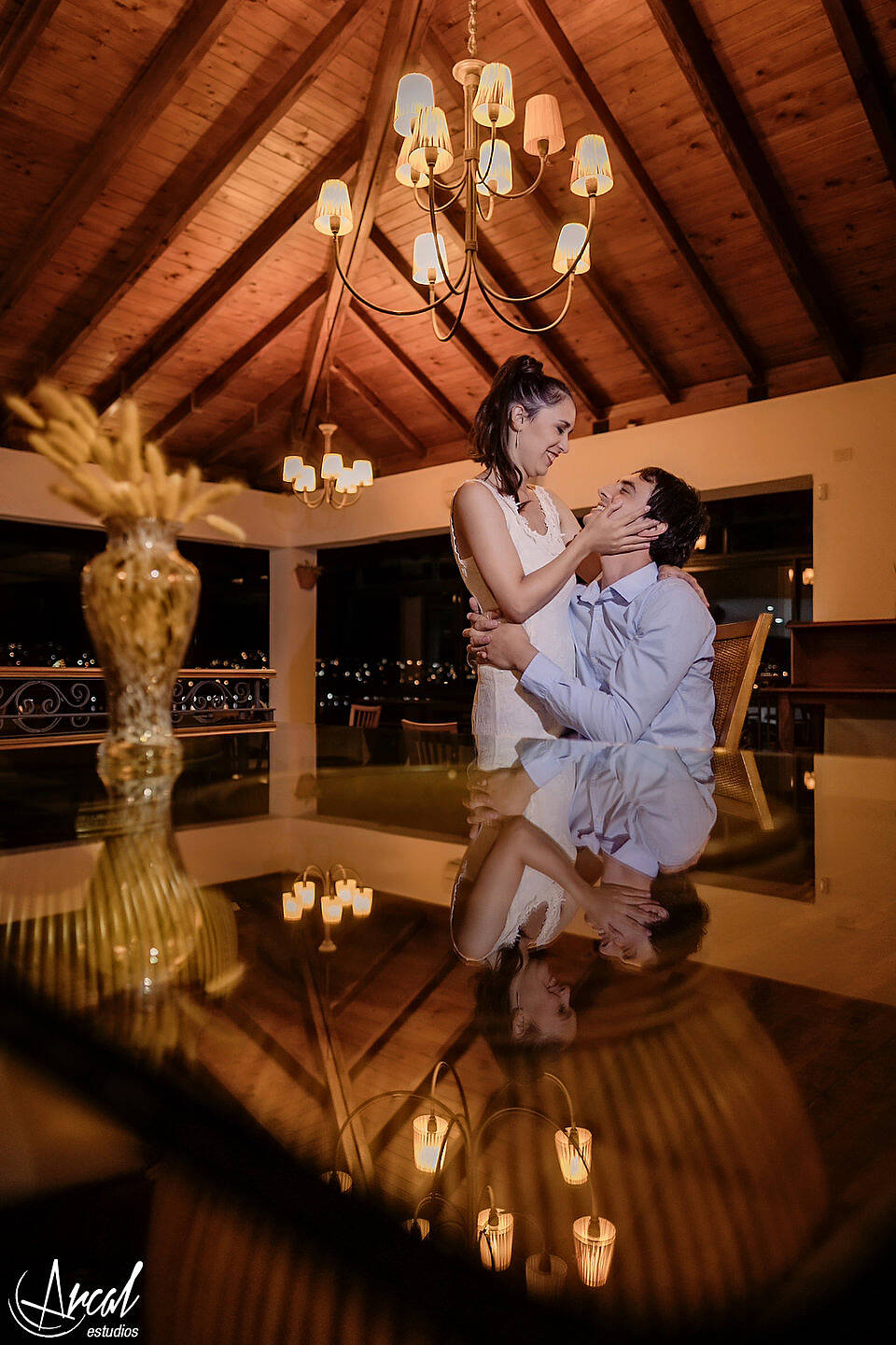 072_Lourdes y Rodrigo, fotos pre-boda, costanera, lago san roque villa carlos paz, fotografías en tagore suites villa del lago_2