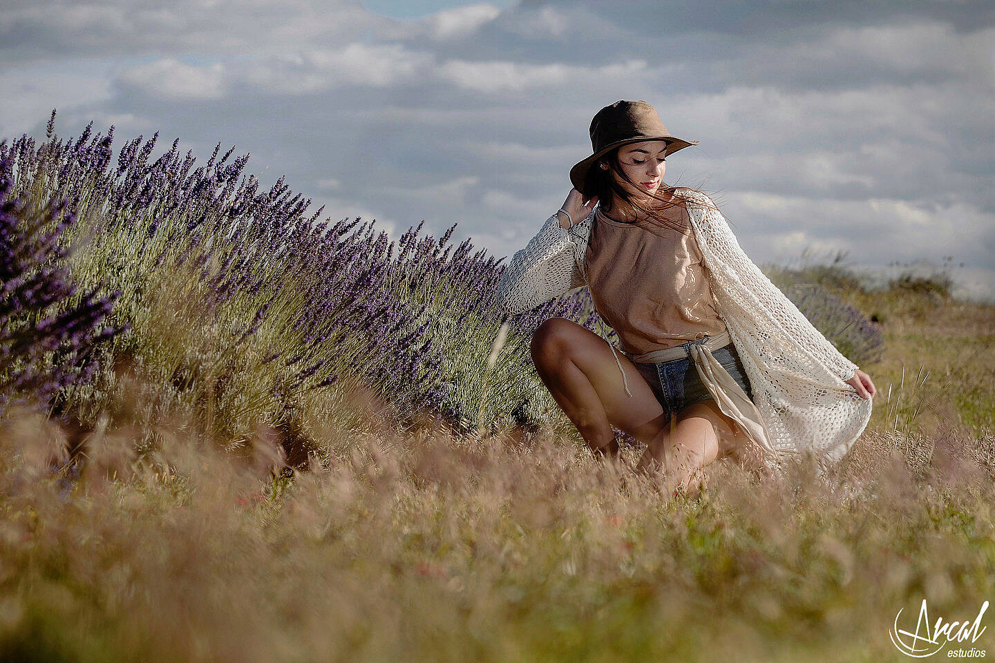 040-cata-succio-book-quincean-era-en-el-vivero-de-nora-fotos-en-campo-de-lavanda-domaine-de-puberclair-y-nebula-vin-edos-a-123791