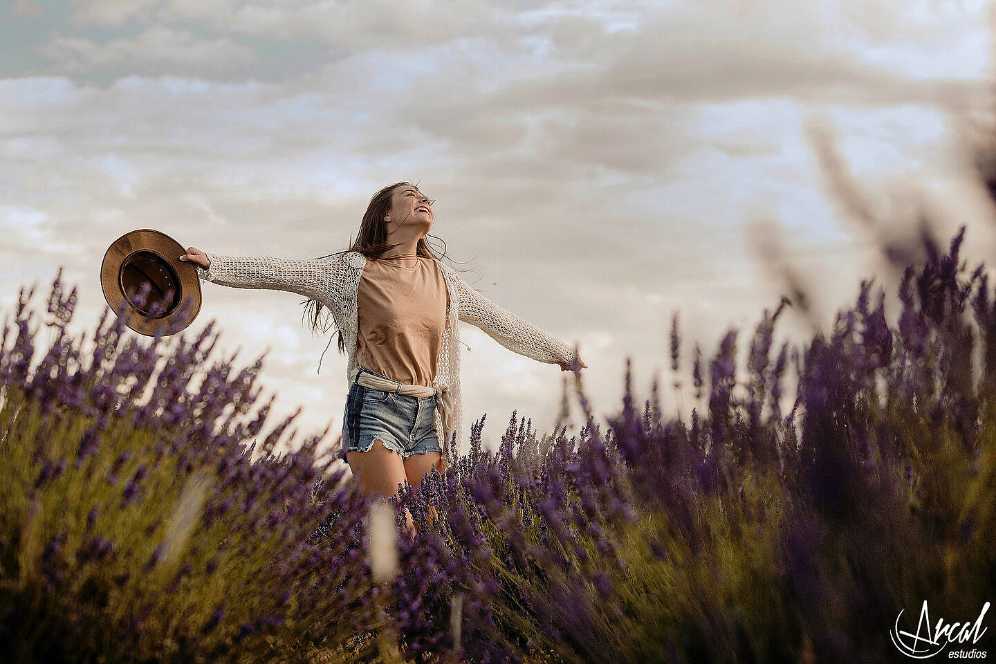 043-cata-succio-book-quincean-era-en-el-vivero-de-nora-fotos-en-campo-de-lavanda-domaine-de-puberclair-y-nebula-vin-edos-a-123791