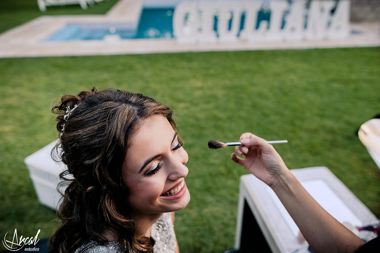 035-giuliana-pelletieri-make-up-de-carla-salguero-en-salo-n-las-grolas-quince-an-os-fiesta-en-pandemia-carlos-paz-malaguen-o-124948